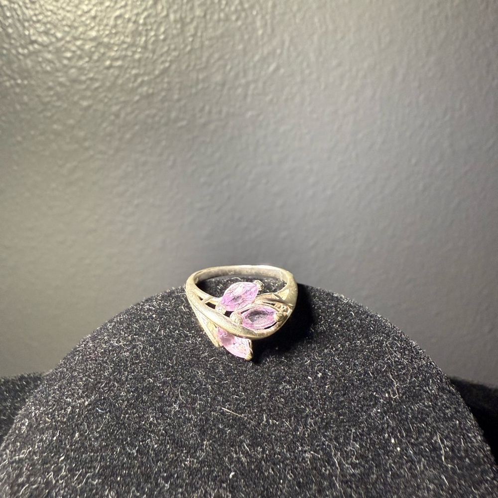 Elegant Silver and Purple Leaf Ring Size 7